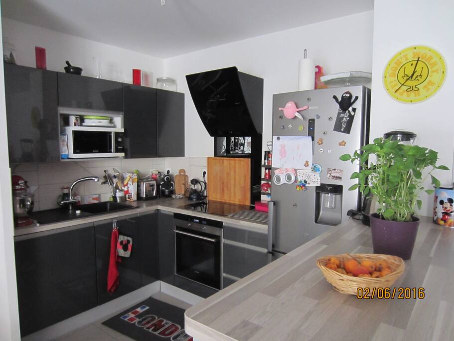 cuisine fonctionnelle bien équipée