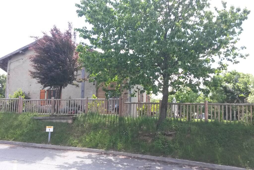 Au calme, dans une rue très peu passante