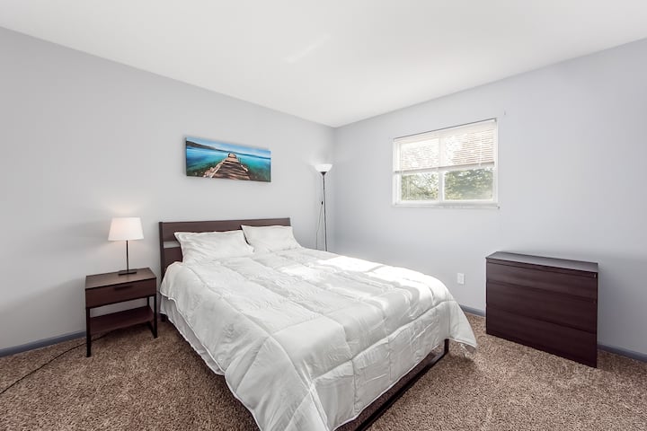 ห้องนอน 1 (เตียงควีนไซส์ 1 หลัง)