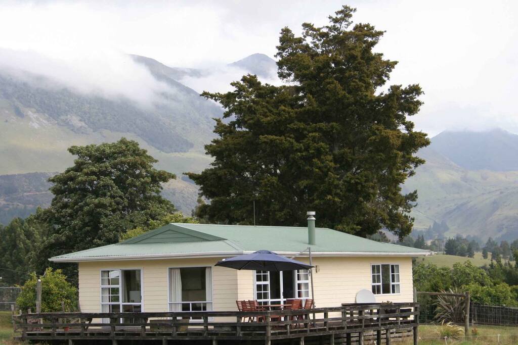 The Takiniti Chalet at Takaka Valley Farm Stay.