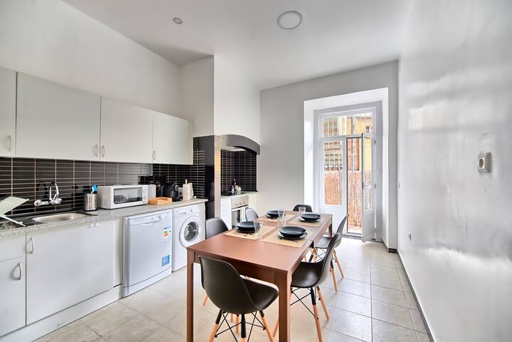 Lisbon Comfy Apartment II – Metro at the door gallery image 4