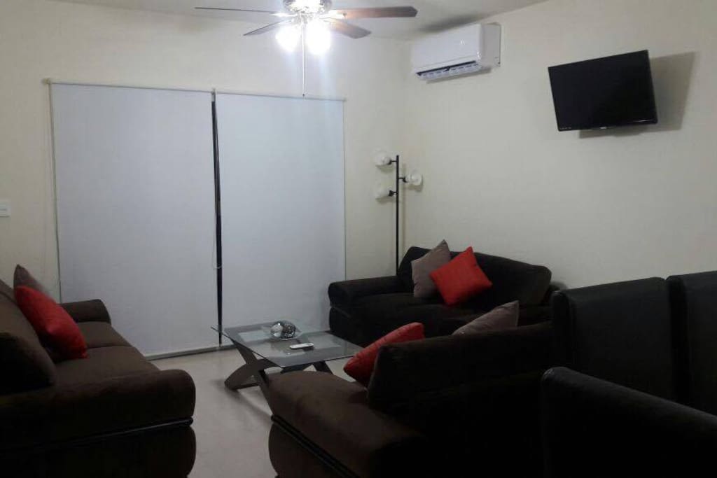 sala, pantalla, wifi, balcón privado, primer piso