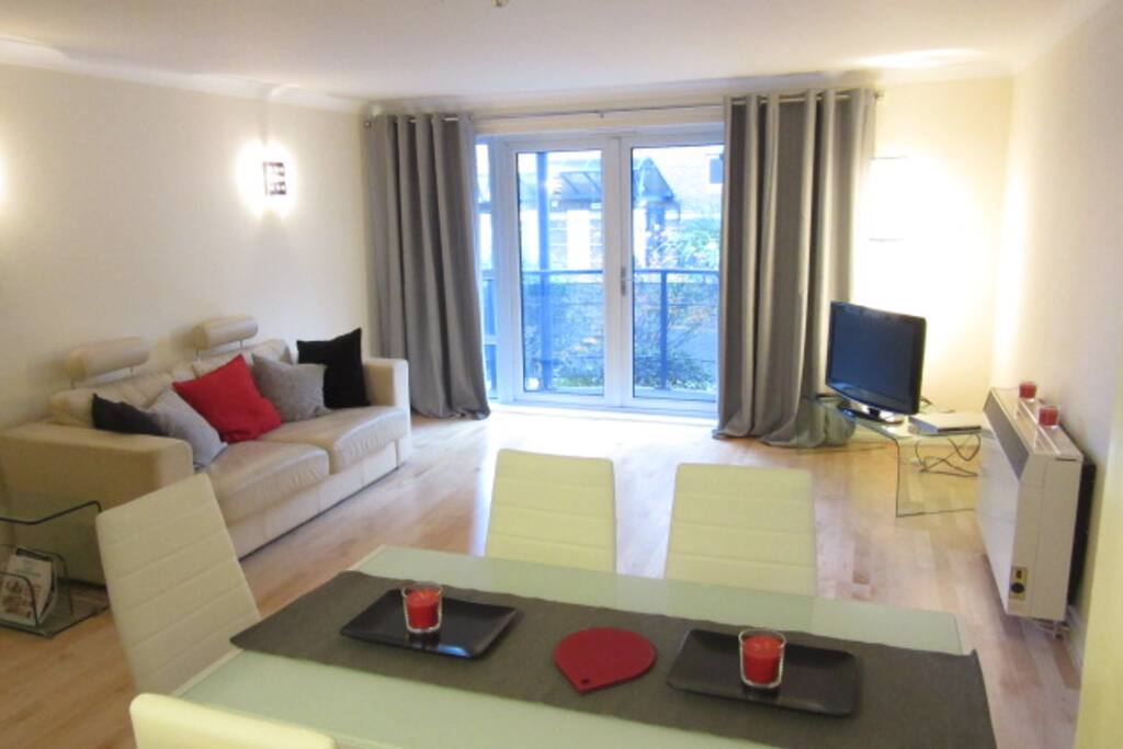 Open plan living/dining room
