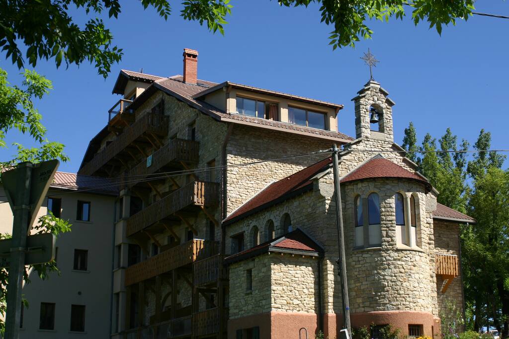 Notre chapelle qui jouxte la résidence.