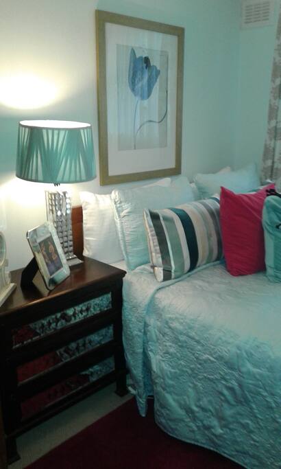 Bright & tastefully decorated
