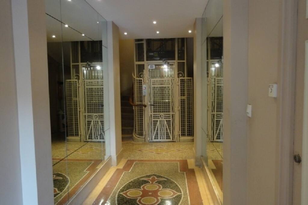hall d'entrée de l'immeuble