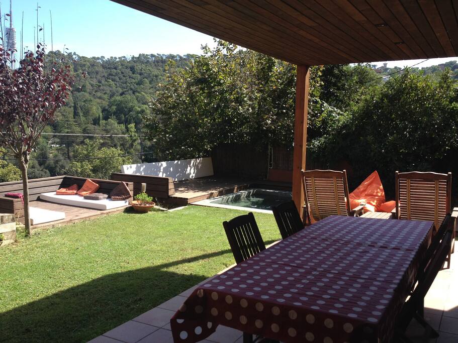 Terraza - jardín con piscina