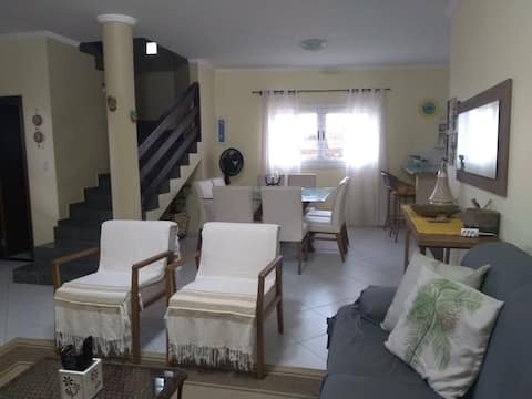 Top performing Airbnb: Spacious and cozy house in Itaguaçu. in Joinville