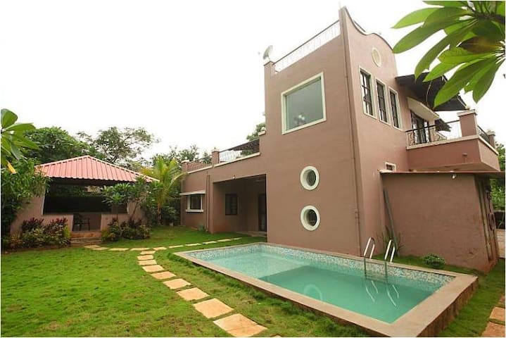 Sekhri Villa with Pool, Karjat