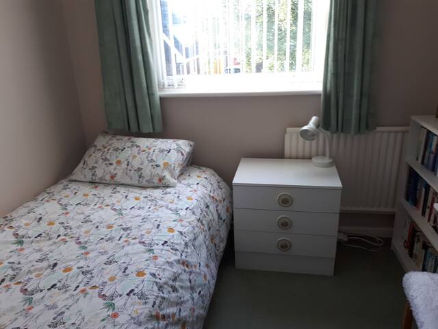 Cosy room, quiet location