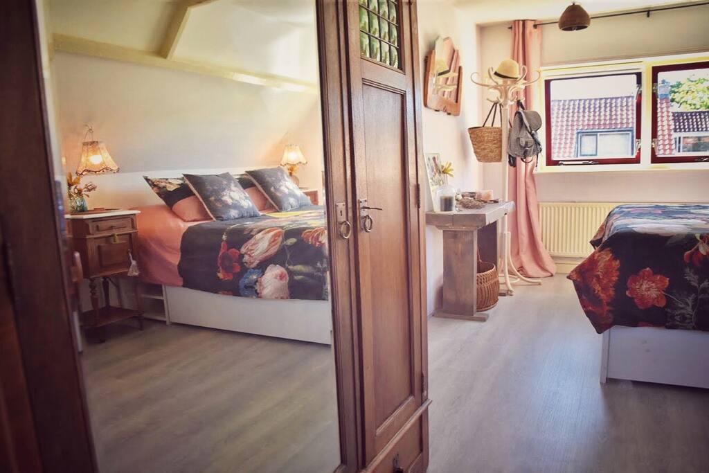 The masterbedroom is lovely furnished with a comfortable Queensize bed and a lot of space.
