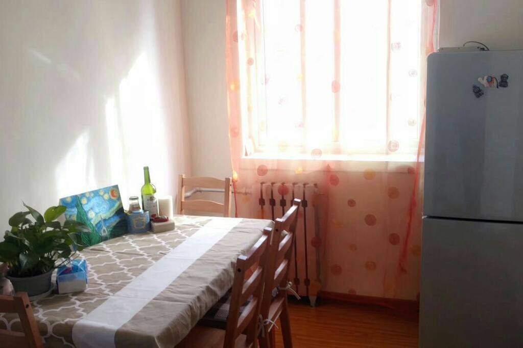 早晨的客厅
living room in the morning