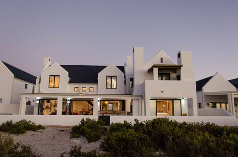 Bella La Vita... a beautiful beachfront Villa.