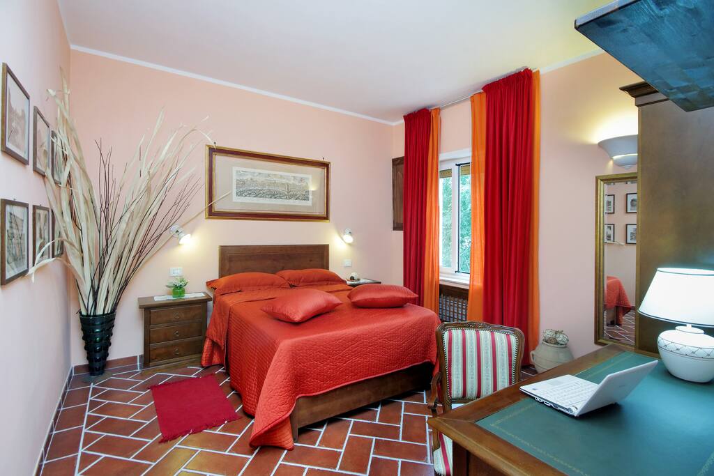 Lillihouse Roma Deluxe Room
"Monicelli"