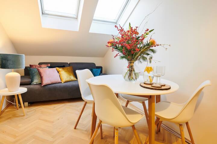 Modern 4-bedroom Lesser Town Apartment Nr.12 gallery image 3