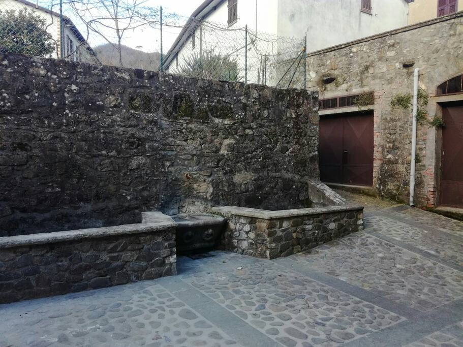 Piazzetta fronte casa