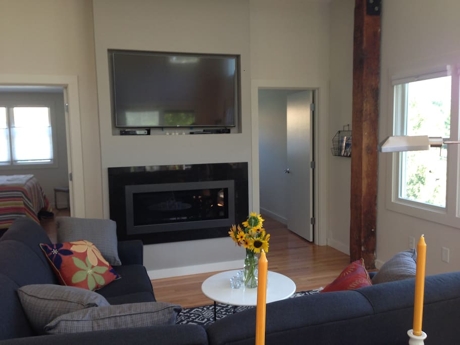 Large flat screen TV mounted above modern horizontal gas fireplace