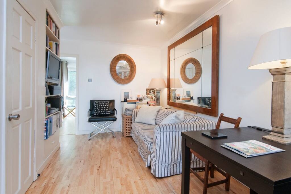 Open plan living room / dining area .