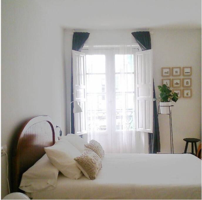 Habitación con dos balcones