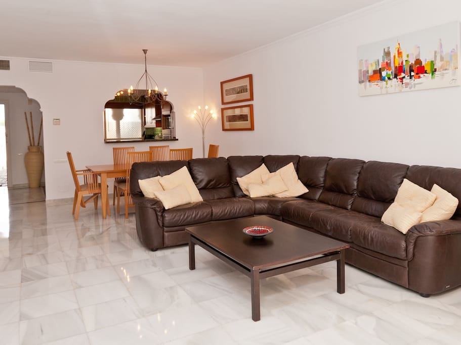 Large lounge with dining area next to the kitchen