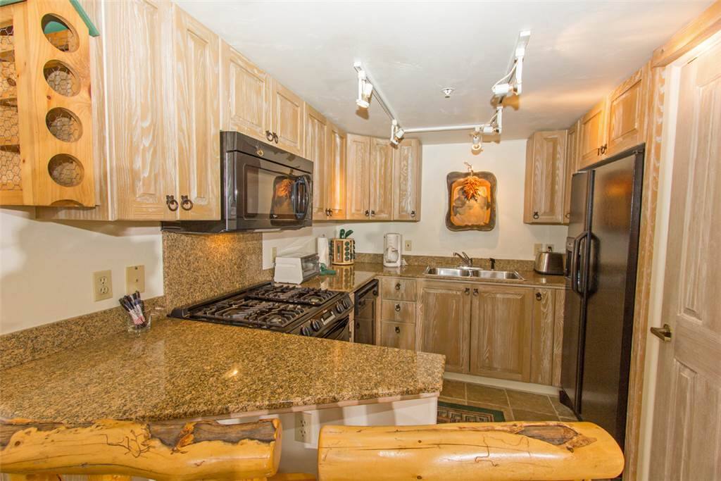 Kitchen with bar