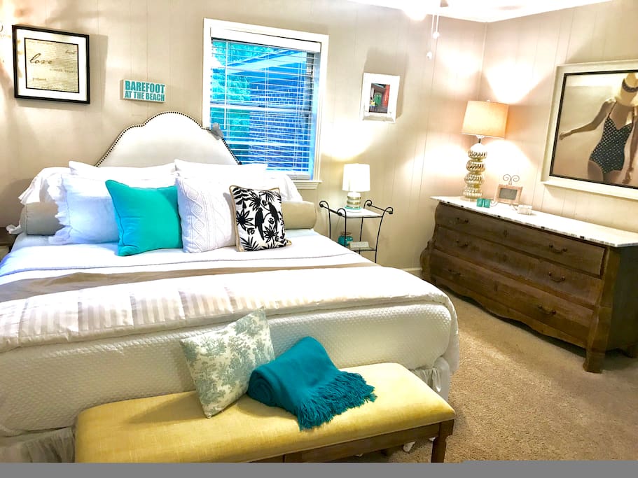 Private King Master Bedroom w/Private Bath (both main and private entrances), full house access.