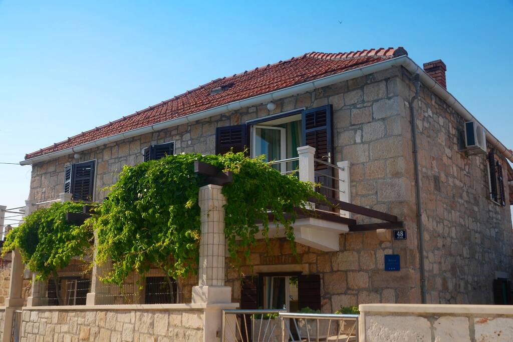placed on first floor and has two balconies and big terrace with sea view. Apartment is airconditioned and has 3 bedrooms. One bedroom with double bed, second bedroom with single bed and third with single bed, too.
