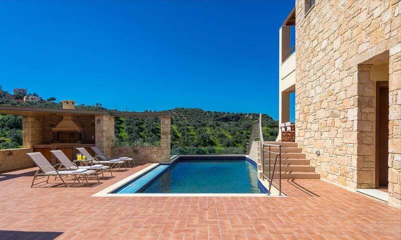 Magnificent villa ,with breathtaking seaview gallery image 4