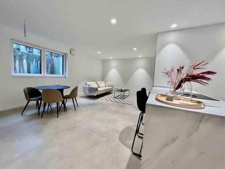Stilvoll Möbiliertes Apartment - Wiesbaden