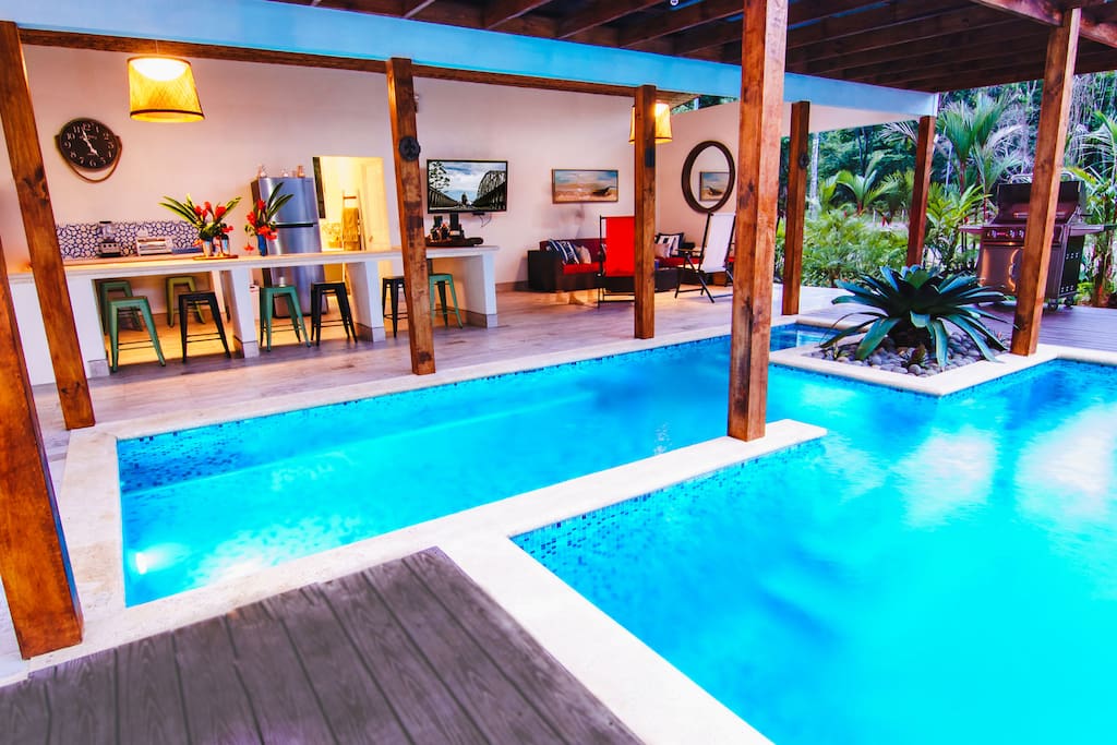 Swimming pool and outdoor kitchen, with large flat screen TV, full bathroom, BBQ...