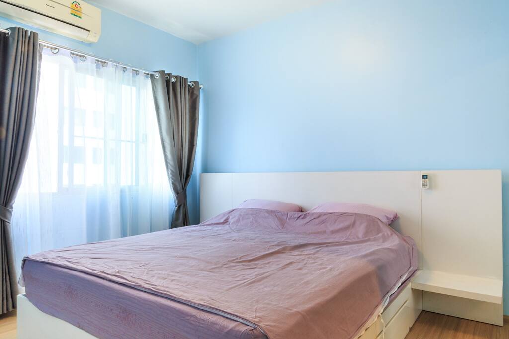 Master Bed room with a high quality sleeping King-size bed.