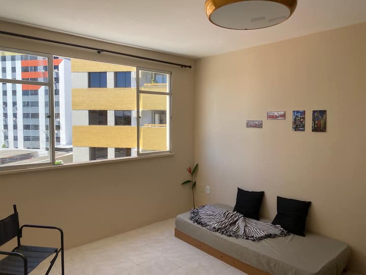 U to je vrijeme u prostoriji nedostajala zavjesa, ali ostali su smještaji ažurirani