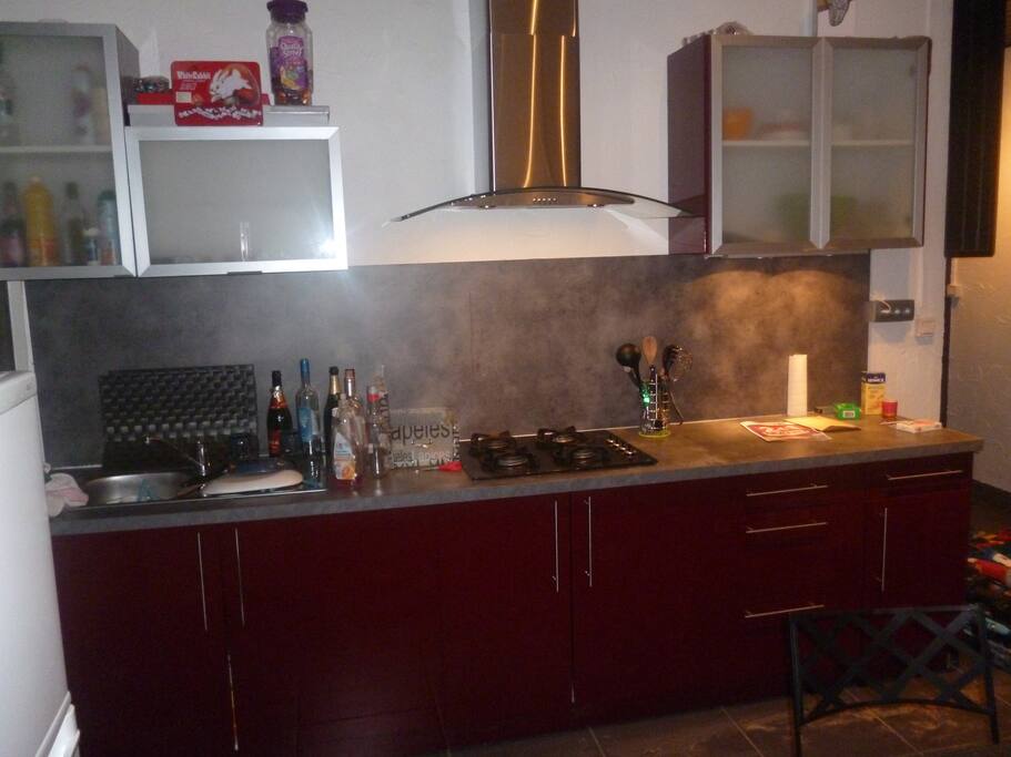 nombreux rangement 3 tiroirs casserolier nécessaire de cuisine et couvert