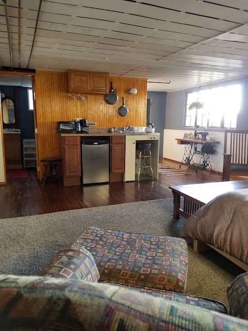 Kitchenette, including coffee maker, toaster oven and microwave. Fruit, coffee and tea, compliments of the house.