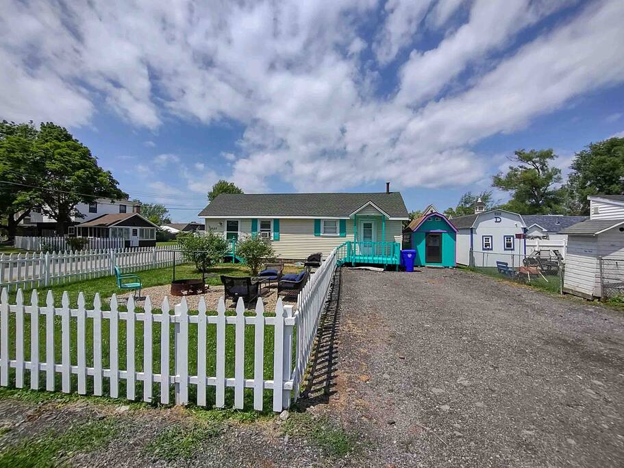 Anchors Away Cottage with Hot tub!