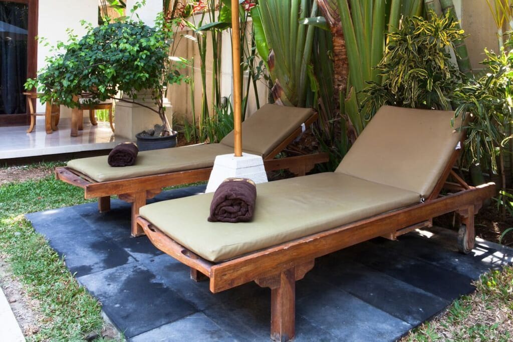 SUNBED POOL SIDE