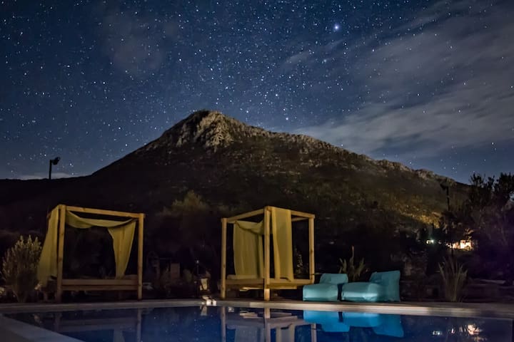 Lux Villa★Heated pool★Outdoor Jacuzzi★BBQ &Seaview gallery image 4