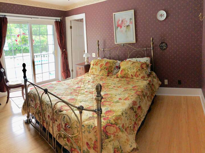 ห้องนอนชั้นแรก