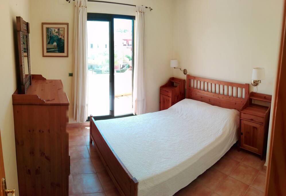 Cama de matrimonio en el Dormitorio 1 Piso Superior