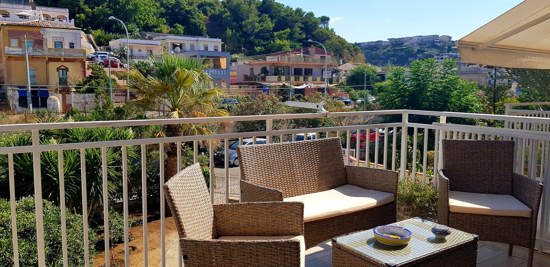 The villa overlooking the sea (HOME-HOLIDAYS)