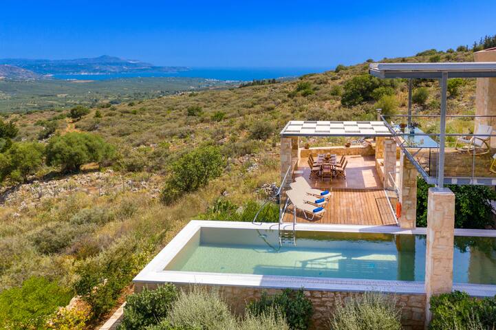 Luxury Private villa with Pool & Splendid Views gallery image 2