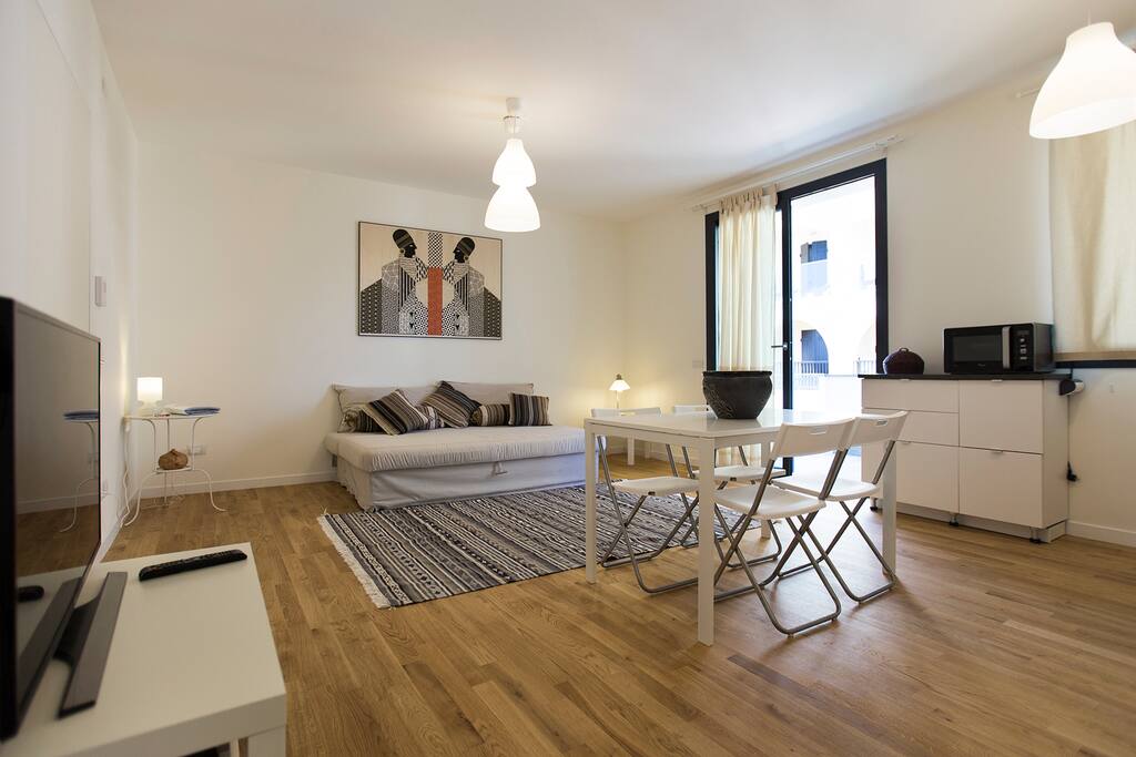 la sala è dotata di tutti i confort