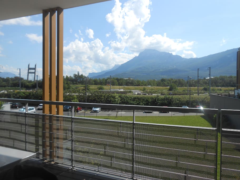 Vue largement dégagé, sur le Vercors. Balcon 18m²