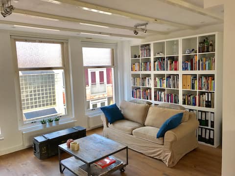 Popular Airbnb listing: Amsterdam city centre, modern and cosy apartment in Jordaan