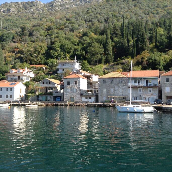 Authentic front line, stone, fisherman's cottage with amazing views and excellent location.
