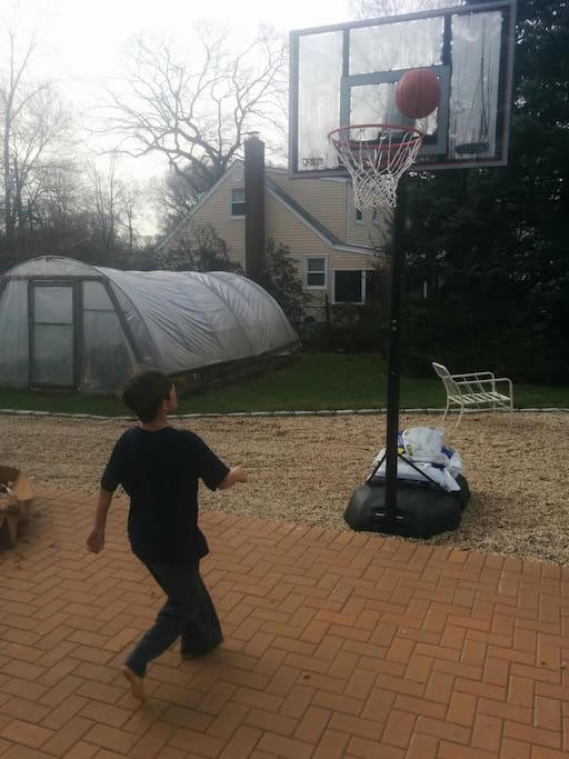 Basketball hoop