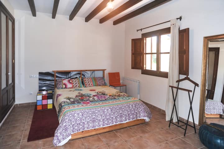 მასტერ ბედრუმი 160*200 საწოლით.