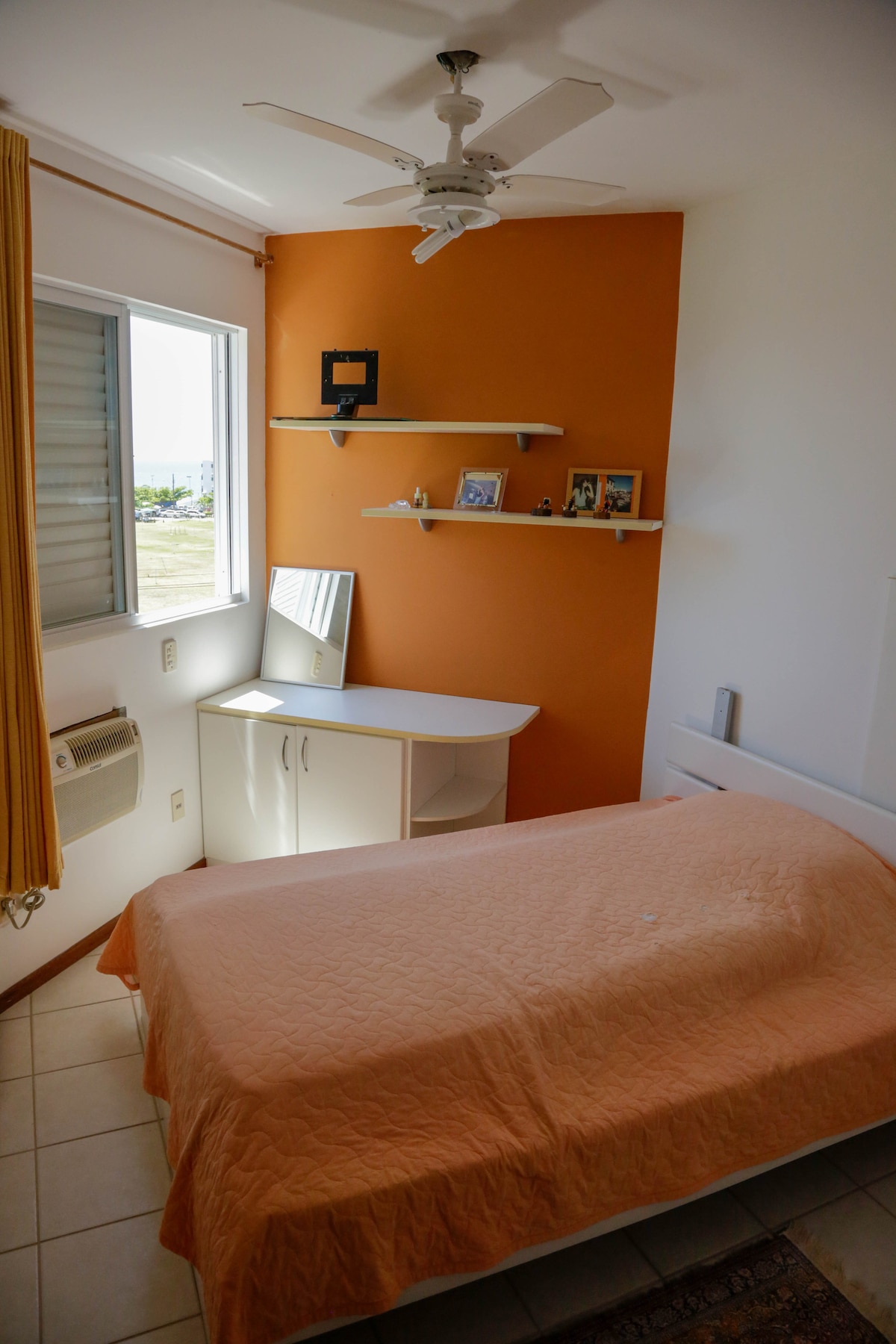 宿舍01 
带1张双人床