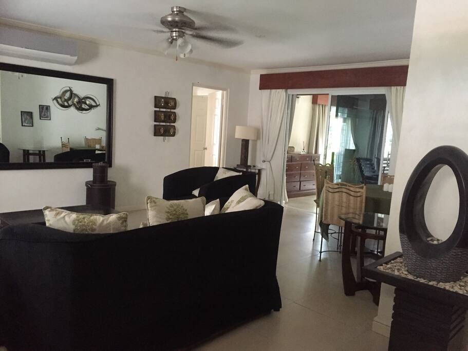 “Living spaces”- The calm, very homely, well-planned, pleasantly designed and air conditioned as well as ceiling fanned cottage offers you a perfect place to stay