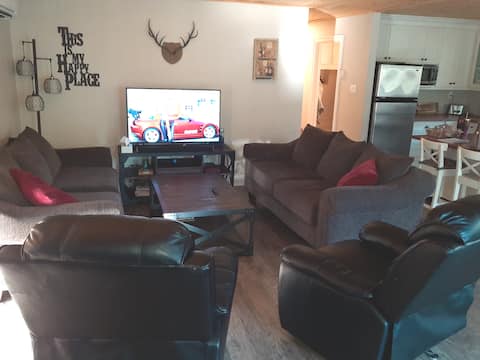 Successful Airbnb property: Muskoka Waterfront Cottage Retreat. in Bracebridge